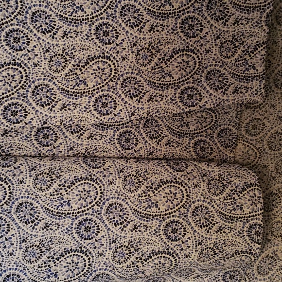 Fever paisley flowy front pleat top. Loose fit tank front V Neck high/low style - Picture 3 of 6